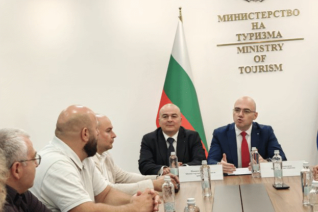 Министър Пламен Абровски: „Българското вино е визитна картичка на страната ни, а земеделието и туризмът трябва да вървят ръка за ръка“