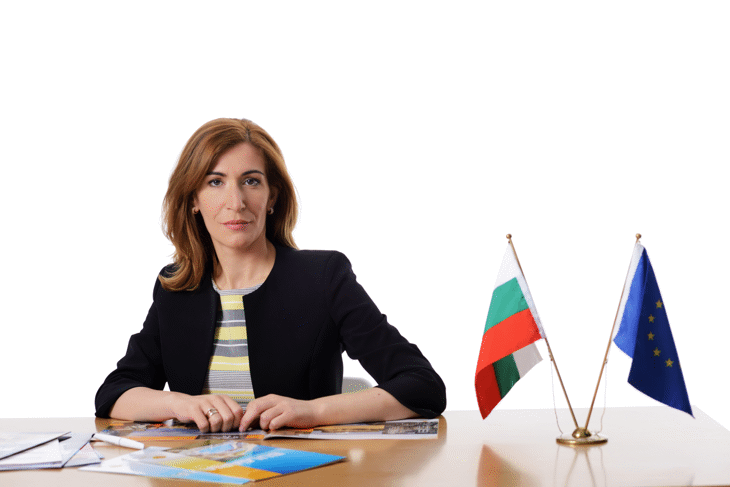 Министър Ангелкова: Правим правен  и финансов анализ  на „Слънчев бряг“ АД
