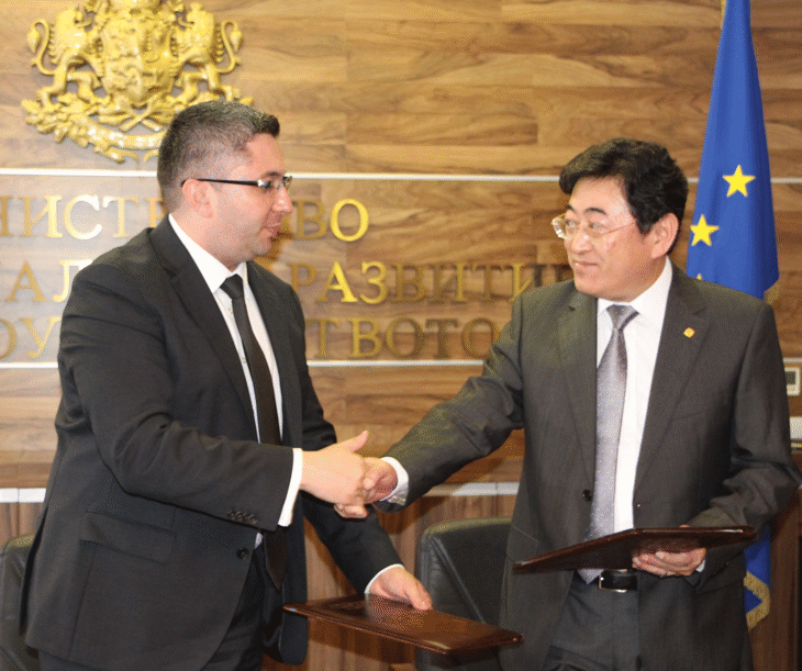 Министър Нанков подписа рамкови споразумения за сътрудничество с пет китайски компании за реализацията на големи инфраструктурни проекти у нас