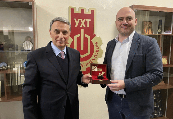 Министерството на туризма отличи ректора на УХТ проф. Пламен Моллов за принос в развитието на устойчивия туризъм и утвърждаване престижа на Бранд България