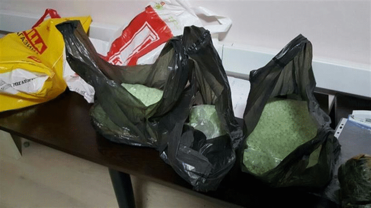 Служители на СБОП – Бургас задържаха двама мъже в момент на сделка с голямо количество екстази