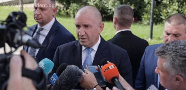 Румен Радев: Проблемът с безводието е много сериозен, но той няма да се реши с прехвърляне на отговорността на местната власт