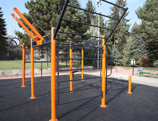 Министър Кралев и началникът на НСО генерал-майор Данчо Дяков откриха площадка за стрийт фитнес