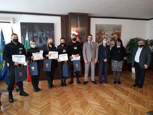 Петима курсанти от АМВР отличени в конкурс за есе за домашното и насилието, основано на пола