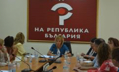 Омбудсманът Мая Манолова: Търсим решение на проблема за признаване на учителския трудов стаж на българските преподаватели зад граница със съдействието на НОИ