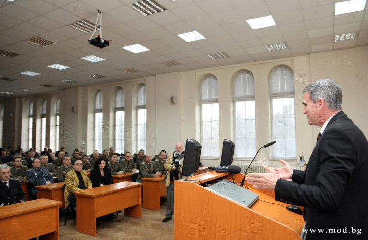 Министърът на отбраната Стефан Янев откри методическия сбор на Военната академия, посветен на качеството на образованието