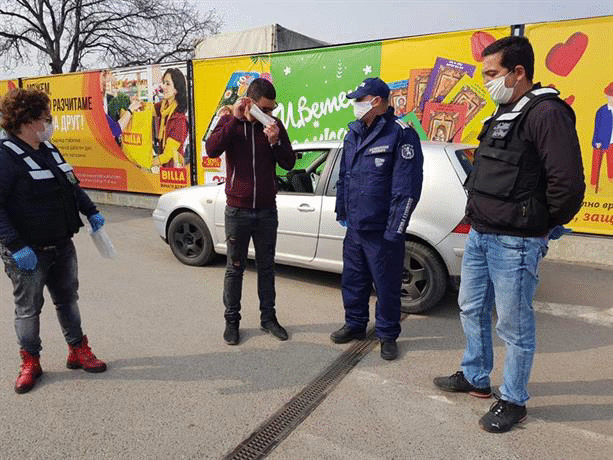 Служители на РУ- Костинброд в превантивна акция с грижа за здравето на гражданите