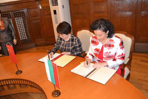 България и Китай подписаха протокол за износ на български млечни продукти