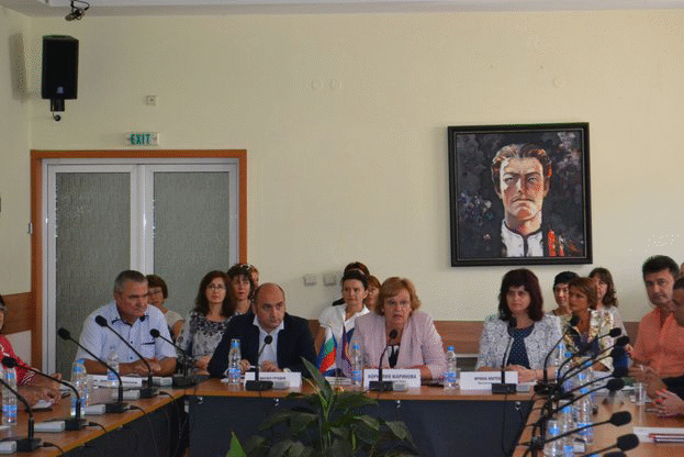 Снимки на заместник-министърът на земеделието и храните Васил Грудев от кампанията „ПОДКРЕПЯМЕ БЪЛГАРСКОТО“ в град Ловеч