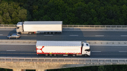 В почивните дни за Коледа и Нова година в пиковите часове ще се ограничава движението на камионите над 12 т по автомагистралите „Тракия“, „Струма“ и „Хемус“