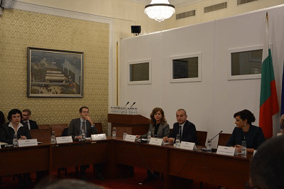 Зам.-министър Димитрова: Учителите трябва да бъдат обучени да разпознават белезите на агресия и насилие сред децата