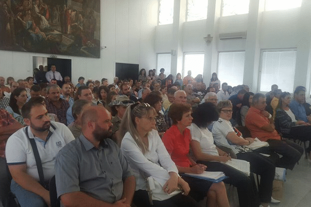 Снимки на министъра на земеделието и храните Десислава Танева от кампанията „ПОДКРЕПЯМЕ БЪЛГАРСКОТО“ в град Габрово