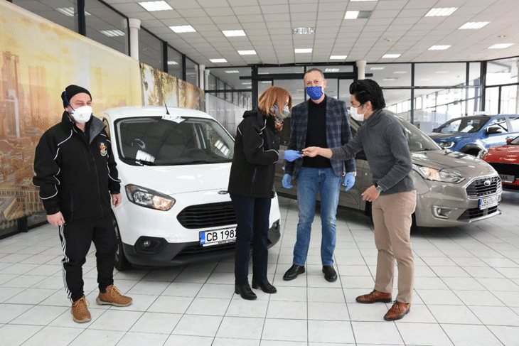 Кметът Фандъкова прие дарение от два автомобила от Moto-Pfohe за доставка на храна по време на извънредното положение