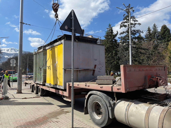 Продължаваме да подреждаме града и изчистваме обществените пространства от незаконни преместваеми обекти