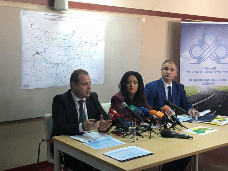 Министър Лиляна Павлова: От 1 ноември се въвежда зимното поддържане на републиканската пътна мрежа