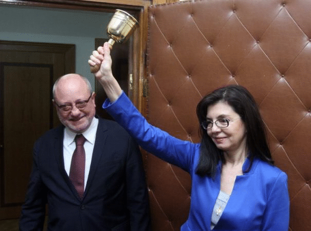 Меглена Кунева Пое Поста  Министър На Образованието И Науката