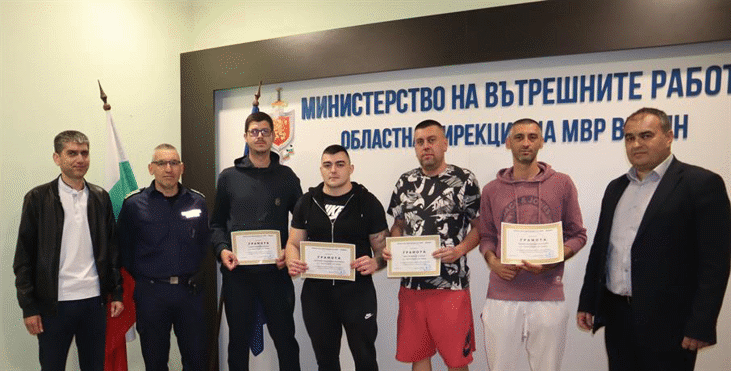 Ръководството на ОДМВР-Видин удостои с грамоти петима млади мъже, предотвратили две телефонни измами Ръководството на ОДМВР-Видин удостои с грамоти петима млади мъже, предотвратили две телефонни измами