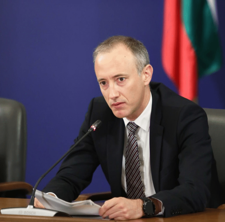 Министър Вълчев: Присъствено Ще Се Обучават Учениците От Начален Етап, А По-Големите Ще Се Редуват По График