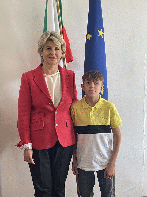 Министър Лечева се срещна с победителя в испанския пистов шампионат Никола Мирославов