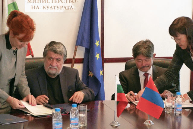 Министър Вежди Рашидов И Посланикът На Монголия Подписаха Междуправителствена Програма За Сътрудничество В Областта На Културата, Образованието И Науката През Периода 2017 - 2021 Г.