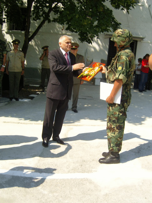 Заместник-министърът на отбраната Валентин Радев връчи сертификат за готовност за участие в операцията на Европейския съюз в Босна и Херцеговина - „Алтеа” на Дванадесетия контингент от въоръжените сили на Република България