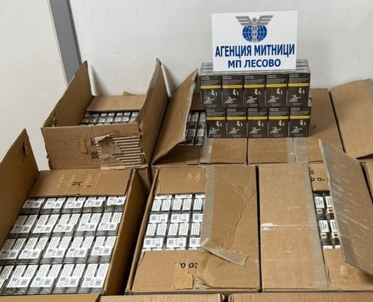 Над 300 000 къса контрабандни цигари в камион с мебели откриха митническите служители на МП Лесово