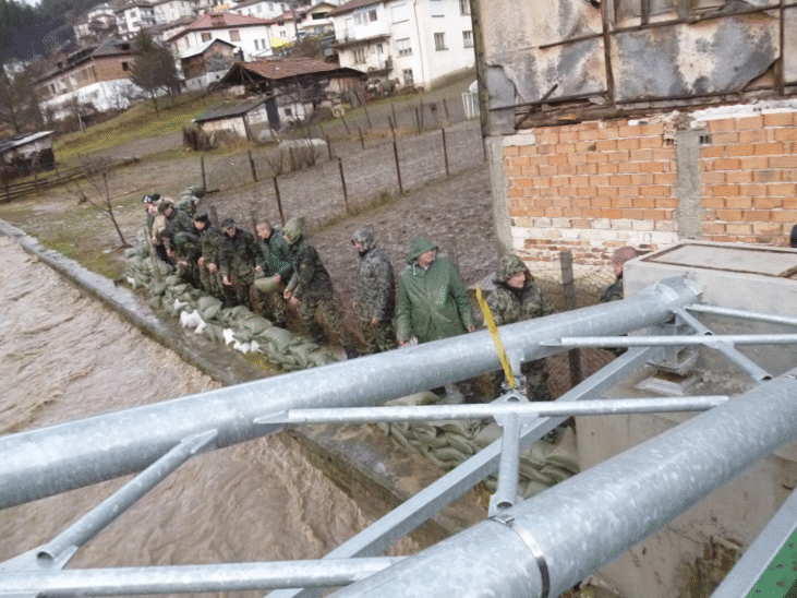 Военнослужещи от Българската армия оказват помощ в Смолян,  където е обявено бедствено положение
