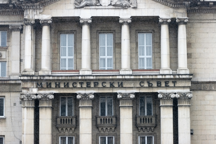 МВР, ДАНС и МО са предприели допълнителни мерки за сигурността на обектите на Лукойл в страната