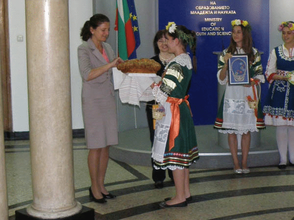 Заместник Министър Мариана Банчева Приветства Ученици От Соу „Св. Св. Кирил И Методий”, Гр. Сливница