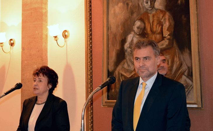 Пощенска марка е посветена на юбилейното издание на фестивала "Сурва“ в Перник