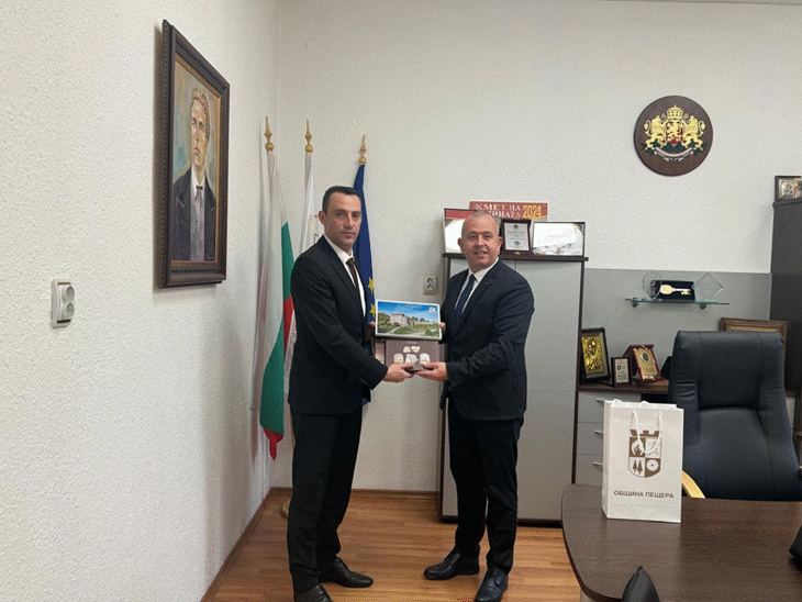 Министър Иван Пешев даде старт на изграждането на нов спортен комплекс в община Пещера