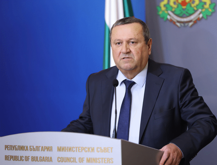 Министър Адемов: Получихме Над 45 200 Заявления За Помощта От 20 Евро За Гориво