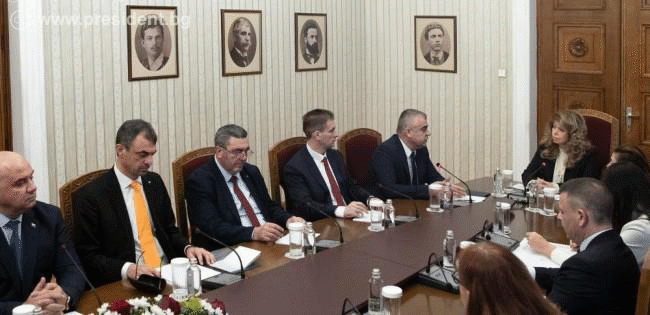 Президентът Йотова: Служебният премиер трябва да се справи с множеството предизвикателства пред страната и да организира честни избори