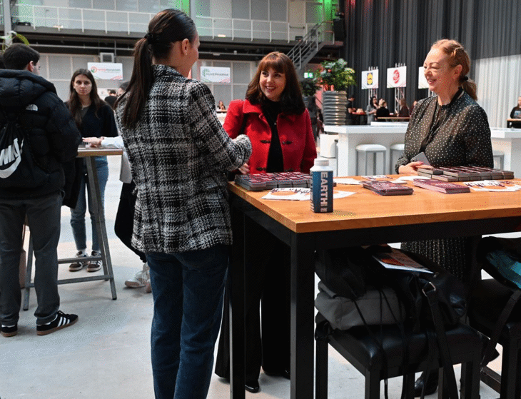 Зам.-Министър Ефремова Към Младите Българи В Хага: Инвестирайте Таланта Си В България