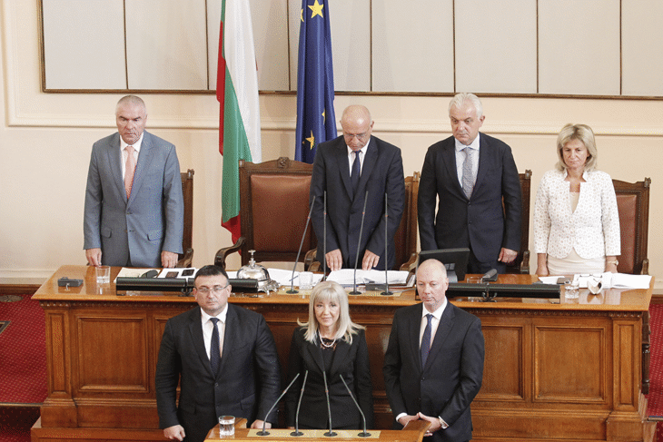 Народното събрание Петя Аврамова за министър на регионалното развитие и благоустройството, Младен Маринов за министър на вътрешните работи и Росен Желязков за министър на транспорта, информационните технологии и съобщенията