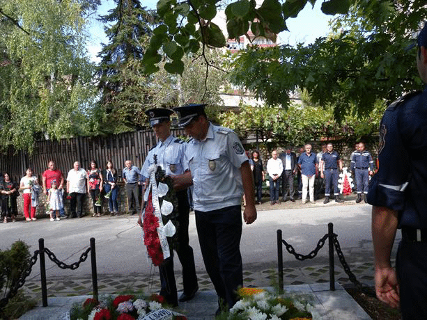 Почит пред паметта на загиналите пожарникари и полицаи при аварията в Бобов дол