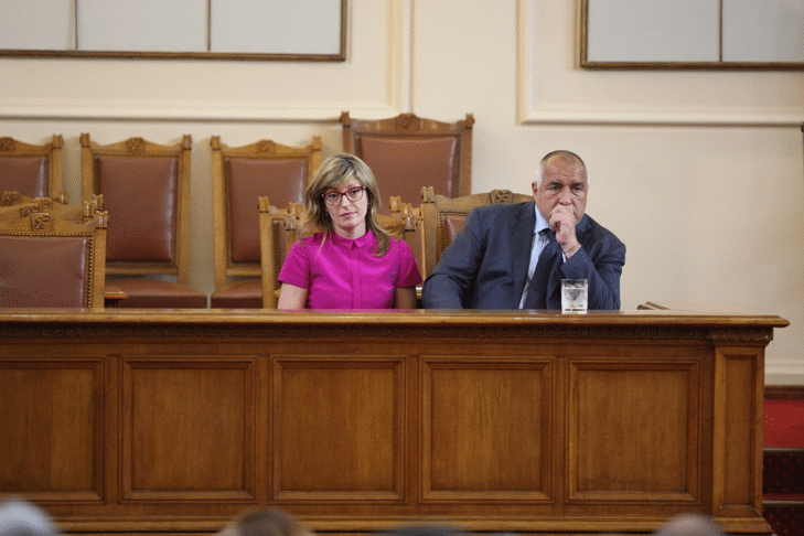 Екатерина Захариева: Благодаря на всички парламентарни групи за подкрепата  за договора с Република Македония
