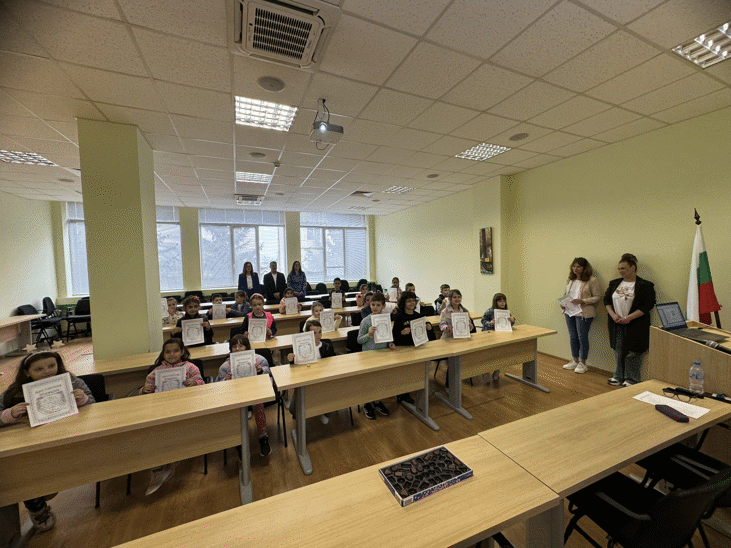 В Деня на българската Конституция и професионалния празник на юристите ученици от Кюстендил гостуват на магистрати