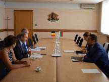 Министър Караниколов обсъди провеждането на бизнес форум с посланика на Румъния