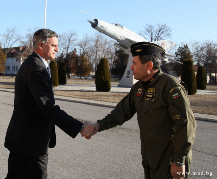 Министърът на отбраната Стефан Янев започна поредица от срещи с личния състав от военните формирования на Българската армия