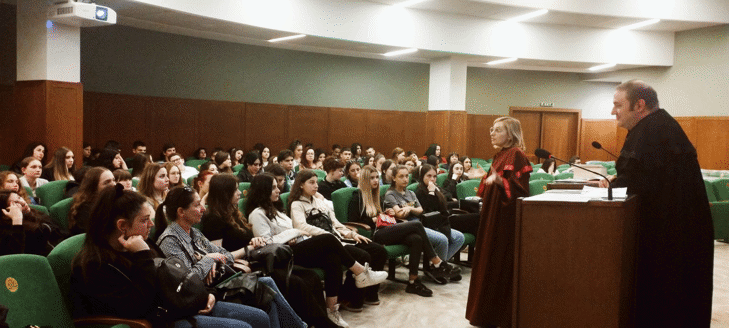 По повод деня на Конституцията Софийска районна прокуратура и Софийски районен съд посрещнаха 180 ученици от 3 столични гимназии