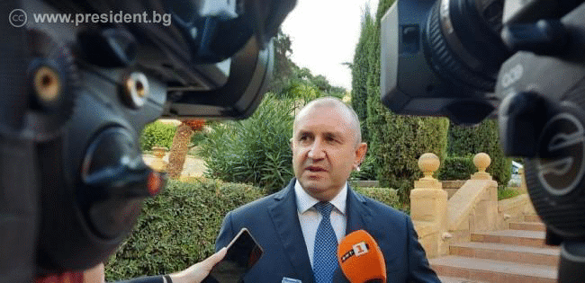 Президентът Румен Радев: Сега не е време за малодушие и тяснопартийни сметки, а партиите да поемат отговорност и проявят политическа смелост Президентът Румен Радев: Сега не е време за малодушие и тяснопартийни сметки, а партиите да поемат отговорност и проявят политическа смелост