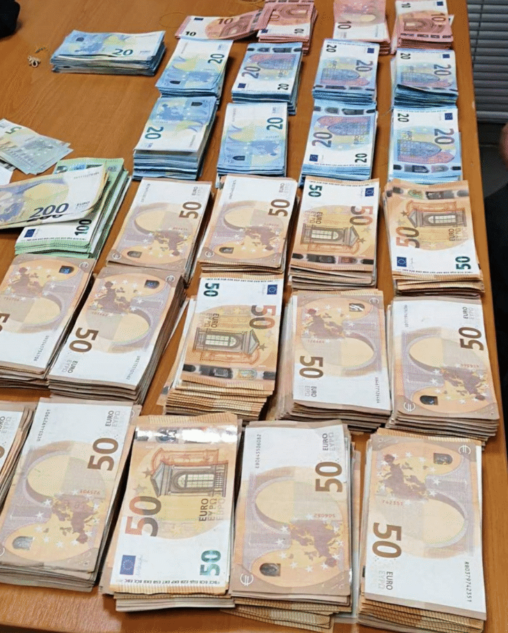 Нелегално пренасяни 99 000 евро откриха митническите служители на МП Капитан Андреево