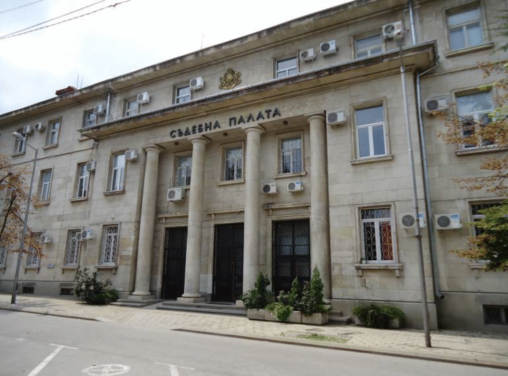 Ефективни присъди за обирджиите на банка във Враца