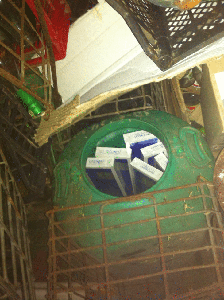 Митнически служители откриха над 1 600 кутии цигари в тайници на търговски обект и къща