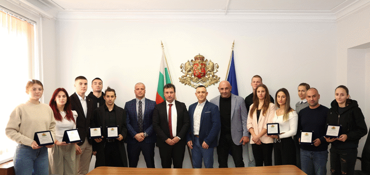 Зам.-министър Димитър Георгиев награди световните шампиони по кикбокс
