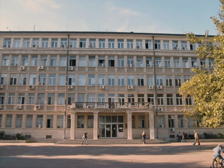 Окръжната прокуратура във Варна предаде на съд младеж за кражба, извършена повторно, и теглене на пари от банкова карта на румънска гражданка