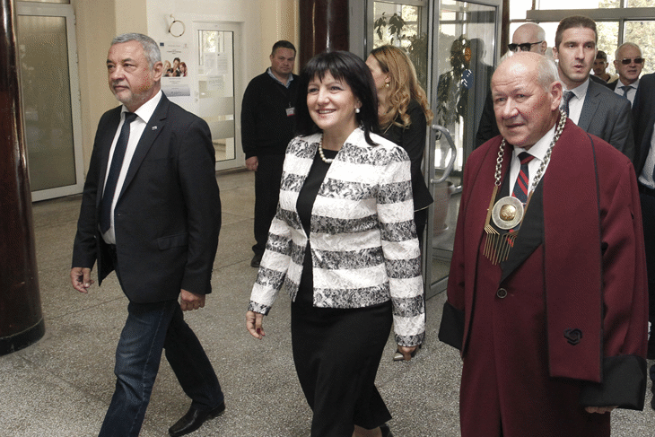 Техническият университет е територията на младостта, знанието и желанието за просперитет, заяви председателят на парламента Цвета Караянчева на откриването на академичната година в Техническия университет в София