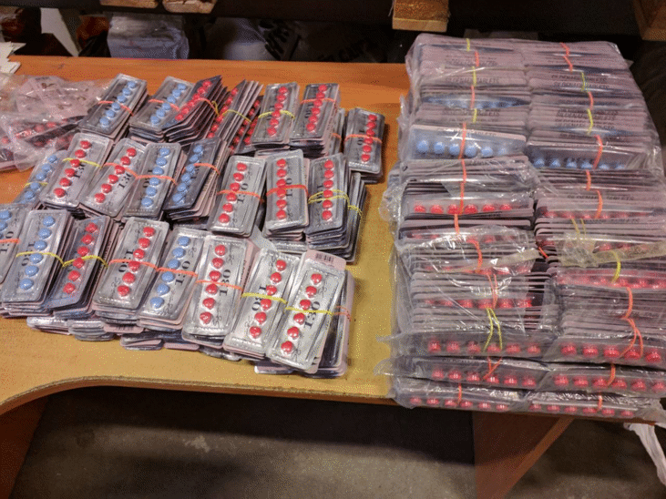 Контрабандни медикаменти за полова мощ и цигари откриха митническите служители на МП Капитан Андреево