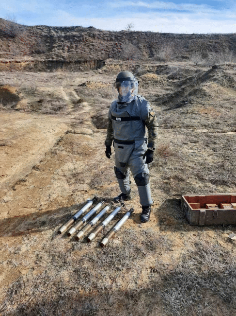 Военнослужещи от Сухопътните войски унищожиха невзривени боеприпаси